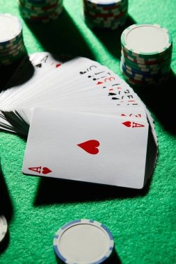 jkt8 slot platform showing live-dealer tables, slot games, and sportsbook markets on mobile