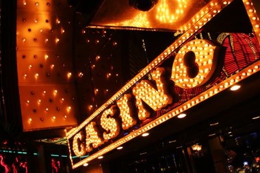 jkt8 slot live-dealer studio with professional croupier and multi-camera setup